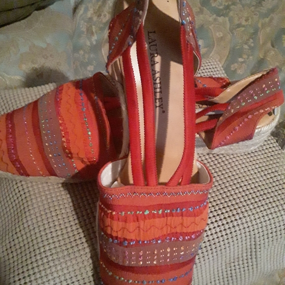 Laura Ashley esprasillies - Picture 3 of 3